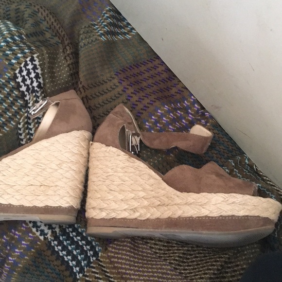 Shoes - Picture 2 of 5